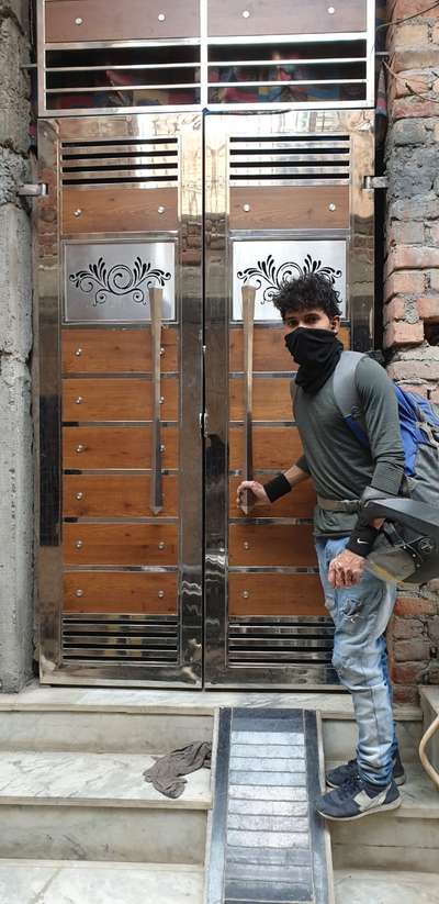 SS Main door ₹1000-1500/sq ft with material.
#maingates  #maindoor  #stainlesssteeldoor  #stainlesssteelgate  #