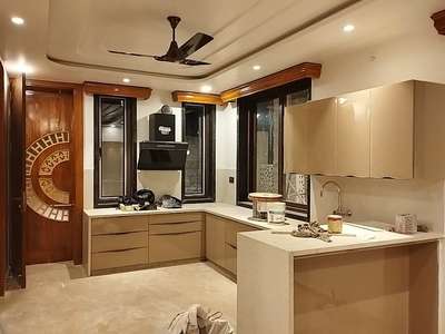 modular kitchen with high quantity fittings 
royal furniture
mob=8094842533
 # royal furniture  #Carpenter  #InteriorDesigner  #KitchenIdeas  #LargeKitchen  #ModularKitchen