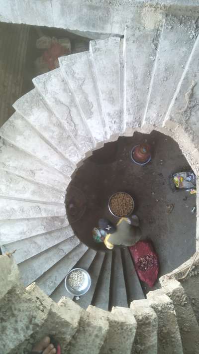 round staircase labour rate 20000 with material 1400 one step