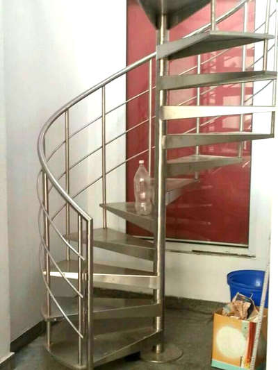 STAINLESS STEEL STAIRCASE ROUND