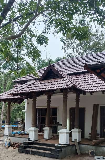#TraditionalHouse  Alappuza piller, roofing, cilling is main attraction.... 🌹🌹please contact us for making such home 8848240188