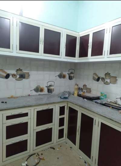 *modular kitchen*
with material seva ka mauka avashya den