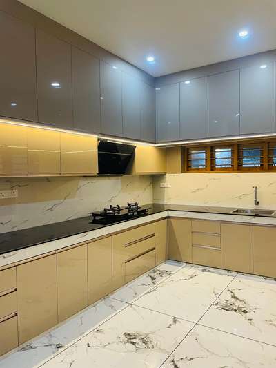 #KitchenIdeas  #interiordesigns   #LShapeKitchen #KitchenCabinet  #budget-home  #Modularfurniture  #Malappuram  #KitchenCeilingDesign  #trendingdesign  #trendingkitchen