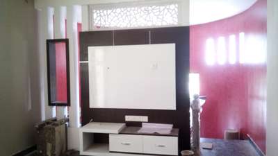 PLYWOOD AND VENEER TV UNIT : MELAMINE AND PU WHITE AND PU CLEAR