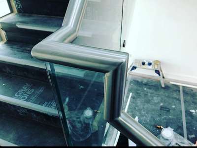 #stainlesssteelglasshandrailss  #GlassHandRailStaircase  #GlassBalconyRailing  #GlassStaircase  #KeralaStyleHouse  #besthome  #best_architect  #Weldingwork  #handrailsteel  #metalwork  #woodandglasshandrail