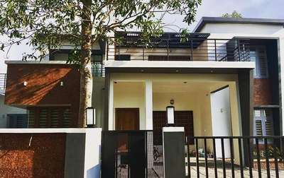 Completed project at Thengana, Changanachery. #MrHomeKerala  #KeralaStyleHouse  #keralaarchitectures  #keralaplanners  #kerala_architecture  #archkerala  #keralaconstruction  #ContemporaryHouse  #budgethomes  #changanacherry  #kanjirappally