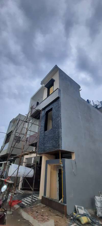 Karori Construction 
Site Location- Dewas
Carpet Area- 1756sqft
Type- Full Furnished ( Luxury)
Project Cost- 34Lakh
#HouseDesigns 
#LivingroomDesigns 
#HouseConstruction 
#karoriconstruction 
#Designs 
#frontElevation 
#HomeAutomation 
#homesweethome 
#homedecoration