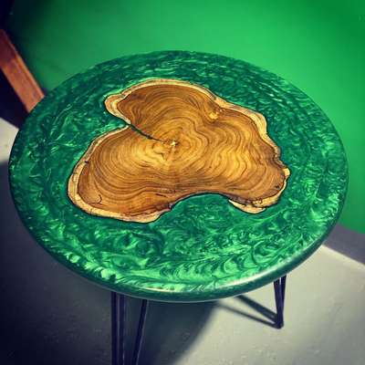 Green Epoxy resin round table. we are Epoxy resin table manufacturer. contact us