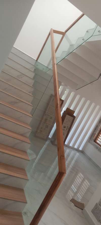 10 mm toughened glass handrail
with teak wood toprail. 800/sqft
