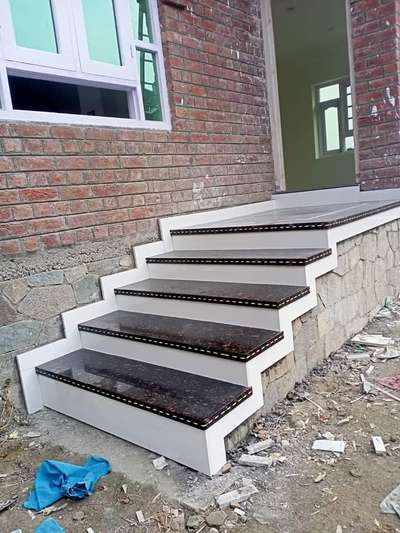 update me staircase design
