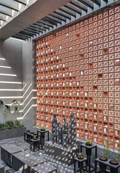 ventilated walls 
cooked clay finish with rustic stone design