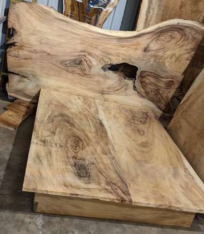 another master peice from oru store

LIVE EDGE BED ROOM SETS

#epoxihgalleria 

9778027292

#epoxycoating #BedroomDecor #MasterBedroom #KingsizeBedroom #BedroomDesigns #BedroomIdeas #WoodenBeds #BedroomCeilingDesign #ModernBedMaking #LUXURY_BED #bedrooms #bedroominterio #beddesigns #bedrooms #woodenfinish #woodface #wooditems #woodinterior #liveedgefurniture #liveedge