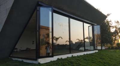 *Aluminium Windows *
27.mmby 65 mm sliding windows
with 5.mm clear toughened glass and touch lock.