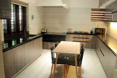 #KitchenInterior #InteriorDesigner #homedesigne #KitchenCabinet #interiorcontractors