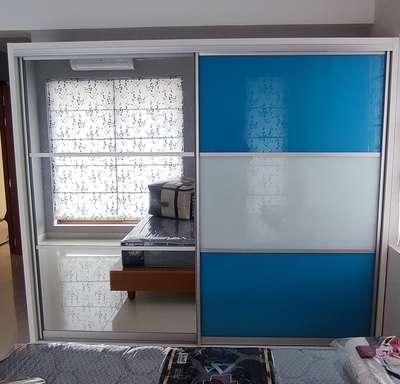 colour glass in  wardrobes