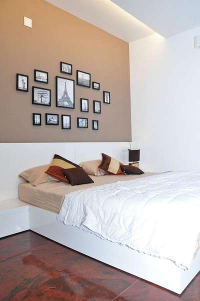 Contemporary bedroom done @ Thrissur

#BedroomDecor  #MasterBedroom  #KingsizeBedroom  #LUXURY_INTERIOR  #BedroomDesigns  #bedroominterio