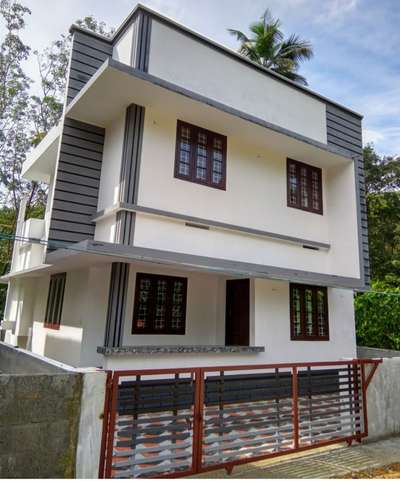 New Nano Villa's for sale..
4 cent, 1200 sqft, 3 bedroom, 4 bathroom, 2 car parking, good water sources, Tarring road frontage... very near to hospitals, school, Temple, church and masjid. Semi furnished house. Loan available..
Rate : 26 lacks only