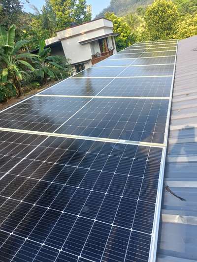 #solarongrid #solaroffgrid #solarenergy #solarenergysystem #solarpower #renewableenergy 
5kw solar on grid system @punalur
panasonic panels, 5kw growatt on grid inverter, tin roof aluminium structure other accessories, meter and registration charges all inclusive