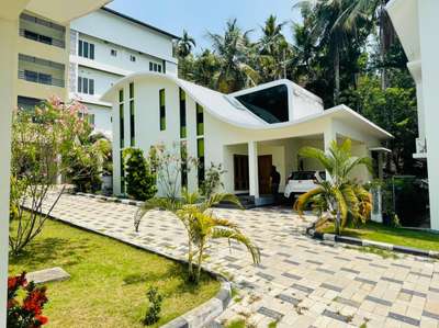 FOR SALE TRIVANDRUM  Sreekaryam 
Villa / House 5.8 Cents 
and 2600 Sqft . 3 Bed 
attached . Semi Furnished . 
Near college OF Engineering Trivandrum CET 400 meter From main Road Luxury villas . 
Real estate Trivandrum City limit . Corporation Limit . 

Price  105 Lakh Slightly Negotiable . 

Only one luxury villas For sale out of 9 Villas property Having 5.8 Cents and 2200 Sqft Ready to occupy villas having more than 3 cents undivided share . 3Bed attached with covered Car parking area . ReadBrick Construction Beautifully Designed Architect . Good landScaping 

LOCATION - 

Property just 400 meter From main Road  less than 1 Km From College oF engineering Trivandrum CET . State highway
Sreekaryam Chavadimukku junction 2 Km . Sreekaryam junction 3 Km . 

Villa / house project For sale at sreekaryam in Trivandrum . 

Construction Status -  Red Brick construction Brand new Building 

Land area - 5.8 Cent 

Sqft  - 2150 

Bed and Bath - 3 , & 3 

IF you are interested please Contact 

Mobi