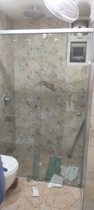 bathroom shower  
sliding partition