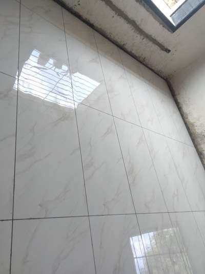 tiles फ्लोरिंग