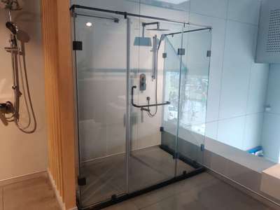 shower enclosure with 10mm toughen glass