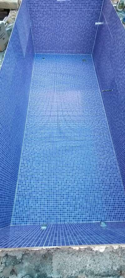 Swimming pool tiles work