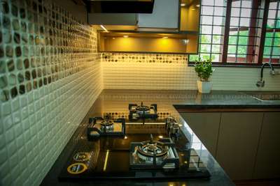Kitchen  #KitchenIdeas  #KitchenCabinet  #hobs  #kichen_chimney  #walltiles