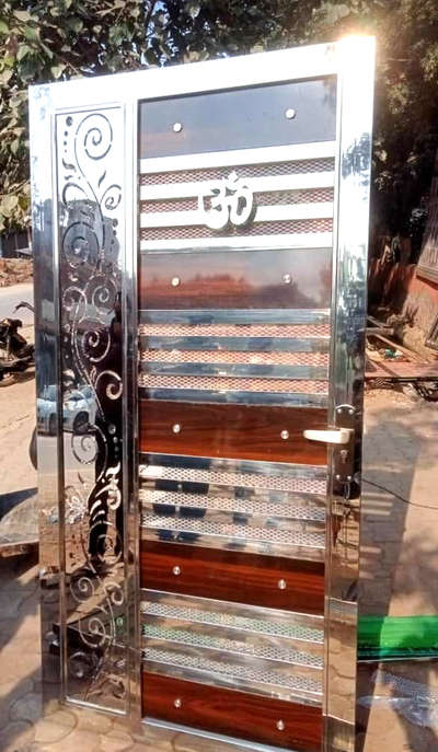 Jindal stainless steel 304 grade gate with lockset 

we deals in all kind of ss & ms work 

contact us .

our chain located in :-mohan nagar , lajpat nagar (gzb) , shiv shakti vihar sahibabad 

fiting facility also available in ghaziabad