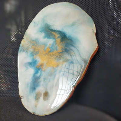 resin wall decor
size 13"x9"