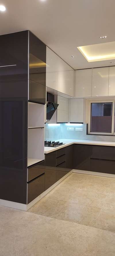 Modular kitchen. Laqured glass finish