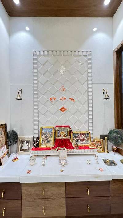 सिंपल मंदिर की दीवार