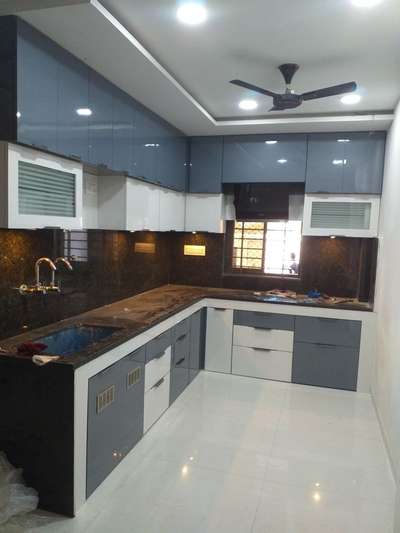 #ModularKitchen  #KitchenIdeas  #ClosedKitchen  #LShapeKitchen  #WoodenKitchen  #LargeKitchen