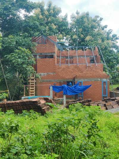 ongoing residential project at Ottapalam.
#keralaarchitecture #sustainability #vernaculararchitecture #interlockingblocks #cseb #mudblock #lowcostconstruction