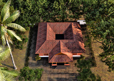 Kerala style minimal design
#KeralaStyleHouse #keralaarchitectures #kerala_architecture #architecturedesigns