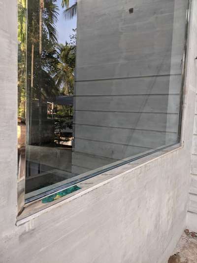 square feet 550 ...s.s ..304 fixed glass
plz 🤙 9645948059
