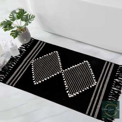 Handloom Rug Black/White Jacquard Diamond
#rugs#decor#interior#carpet#handloom#black&white #decorshopping