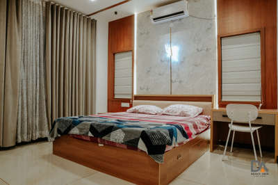 MASTER BEDROOM..

#5bhkredidence #InteriorDesigner #ModularKitchen #BedroomDesigns #LivingroomDesigns #own_factory