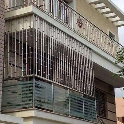 SS door MS door aluminium balcony covering wooden railing fabir set Sabhi kam ke Jaate Hai Sasta aur accha bhi kam Kiya jata hai contact number 8192970639