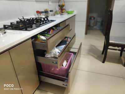 #Greenkitchenss#modularkitchen#wardrobes#interiordesigns#guaranteedkitchens#vanity#

*good choice*