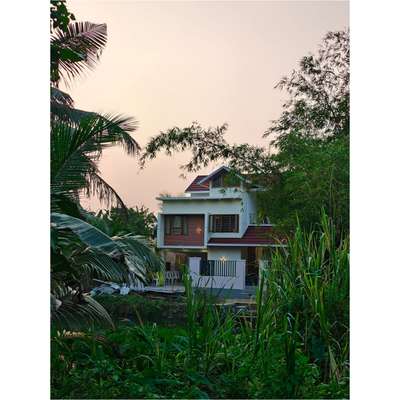 I R E S I D E N C E   A T  T H A K A Z H I I
Place : ALAPPUZHA 
Area : 1540 sq ft
Category : Residential (3 bhk)
Style : Tropical 
Type : Design
Status : Completed 
 #residence #residentialproject #keralaresidence #keralaarchitecture #keralastyle #keralahomes #tropical #tropicalstyle #tropicalarchitecture #architecture #architecturevibes #homedesign #designkerala #beautifulhomes #architecturelovers #completed_house_construction #completed🎊😍 #3bhk #architecturedaily #budgethomes #waterfront