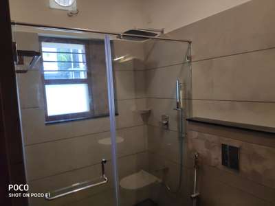 bathroom partition with toughened glass