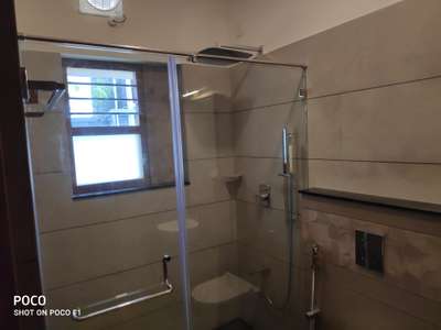 bathroom partition with toughened glass