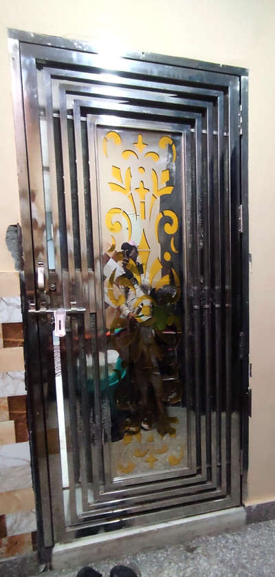 22.000 me ss steel gate design.304.+18gez .
Bismillah fabrication welding work
8285562500 
  #DoorDesigns #kolopost #gateDesign #steelgatedesign #steelgate #steel304 #RetractableGates #saftydoor #safteylocks #lookingup