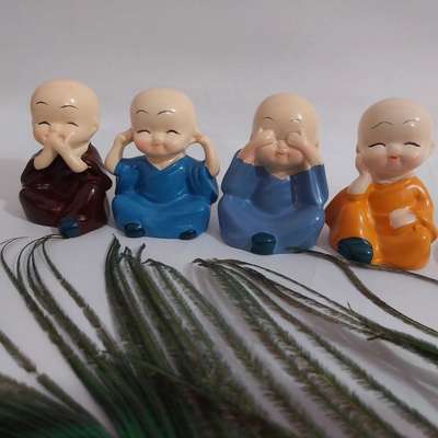 Buddha Monk Figurines
#interior #decor #ideas #home #interiordesign #indian #colourful##buddha#monk#gift #decorshopping