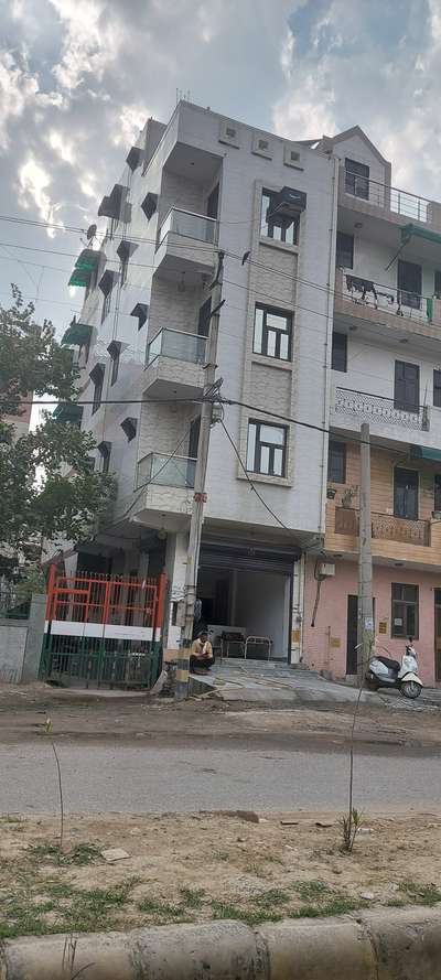 ground floor commercial available sec 25  rohini only 35 lakh 26 mtr corner