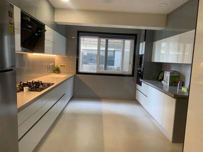 Parallel Kitchen with Glossy laminates  
#kochihomeinteriordesigners #kochikerala #Kottayam #Kozhikode #Thiruvananthapuram #ModularKitchen #Modularfurniture #modernhome #modernarchitecturedesign #KitchenRenovation #KitchenIdeas #LargeKitchen #kitchencabinets #KitchenInterior #homedecoration #HomeDecor #homeandgarden #InteriorDesigner #interiorcontractors #LUXURY_INTERIOR #interiorsmodernhomes #sleekkitchen