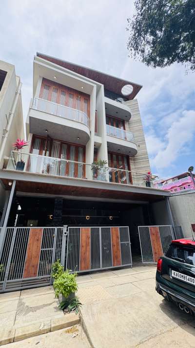 ‘’Luxury isn’t about size ….& Bog dreams don’t need big plots ‘’
30x40 plot 😎3663 sqft/-
Peppe villa @electronic city  #bangalore Mr.&Mrs Nidheesh residence  




 #bangalore  #villaproject  #LUXURY_INTERIOR  #30x40houseplan #Architectural&Interior  #ademenroots #KitchenRenovation