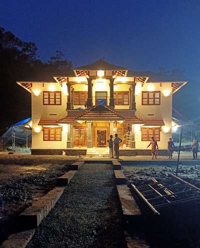 #KeralaStyleHouse #keralastyle  #keralatraditional #tradition #trendingdesign #HouseDesigns #HouseConstruction