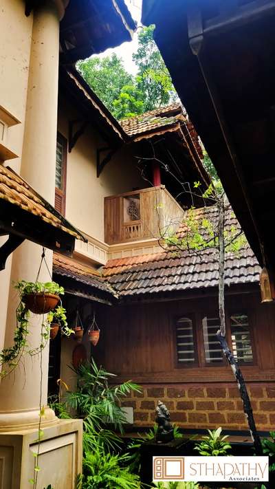 Kerala traditional house
Traditional|fullhouse|3bhk|Thrissur 

client name : Mithran
Location:Kodungalloor, thrissur
Area:3400sqft
completion year:2018

 #TraditionalHouse #traditionalarchitecture #architect #fullhouse #plan ##homeplan #elevation #traditionalelevation #completedproject #luxuryhouse #sthapathyassociates #sthapathy #Nalukettu #poomukham #Front #nilavilakku #veranda #corridor